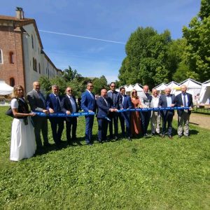 inaugurazione fattoria in città
